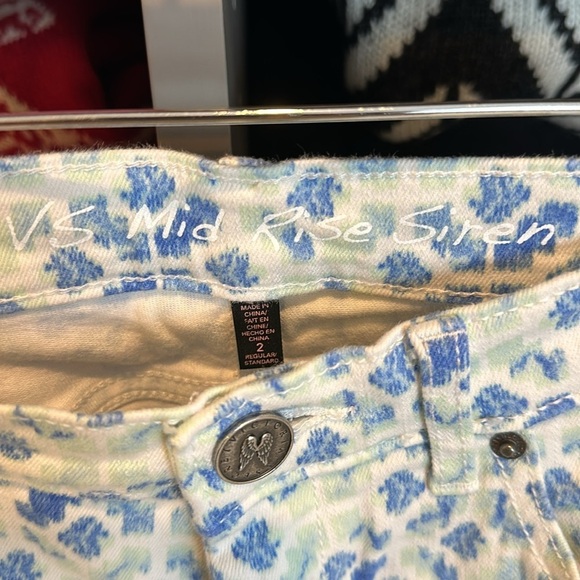 Victoria’s Secret white with blue/sage print mid rise Siren jeans size 2 - Picture 2 of 3